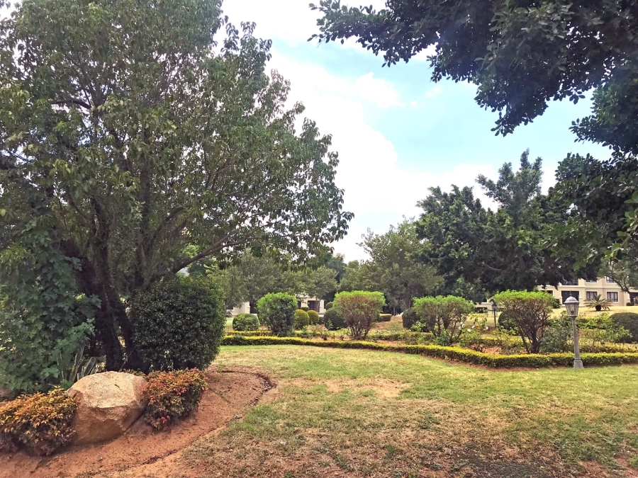 To Let 2 Bedroom Property for Rent in Broadacres Gauteng