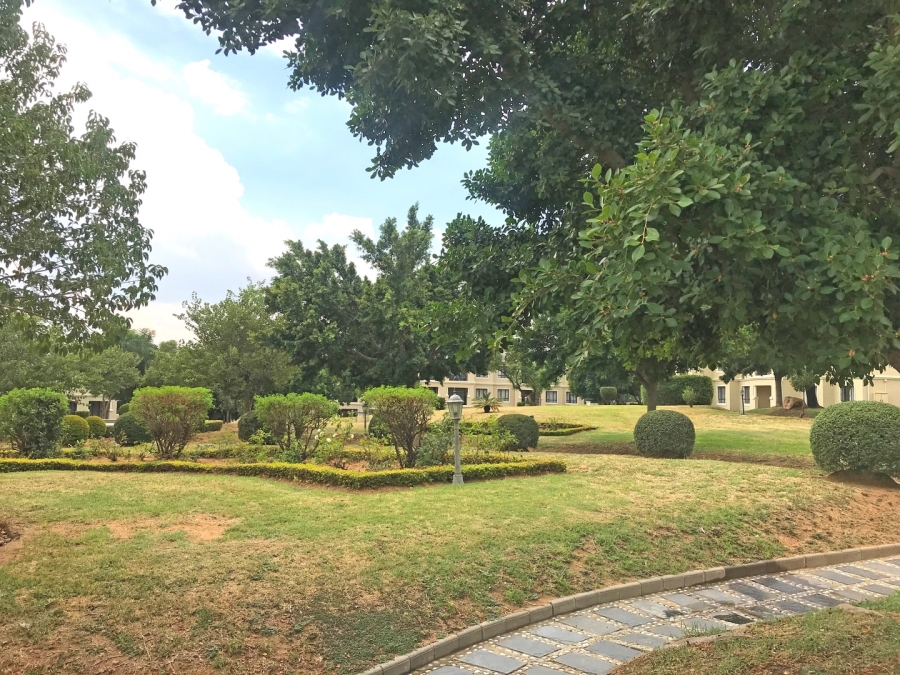 To Let 2 Bedroom Property for Rent in Broadacres Gauteng