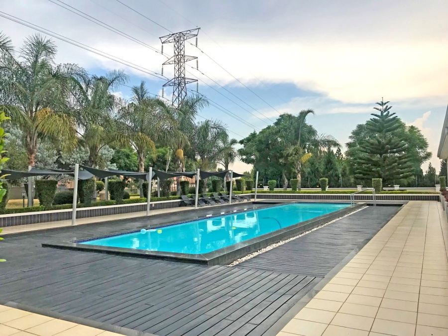To Let 2 Bedroom Property for Rent in Broadacres Gauteng