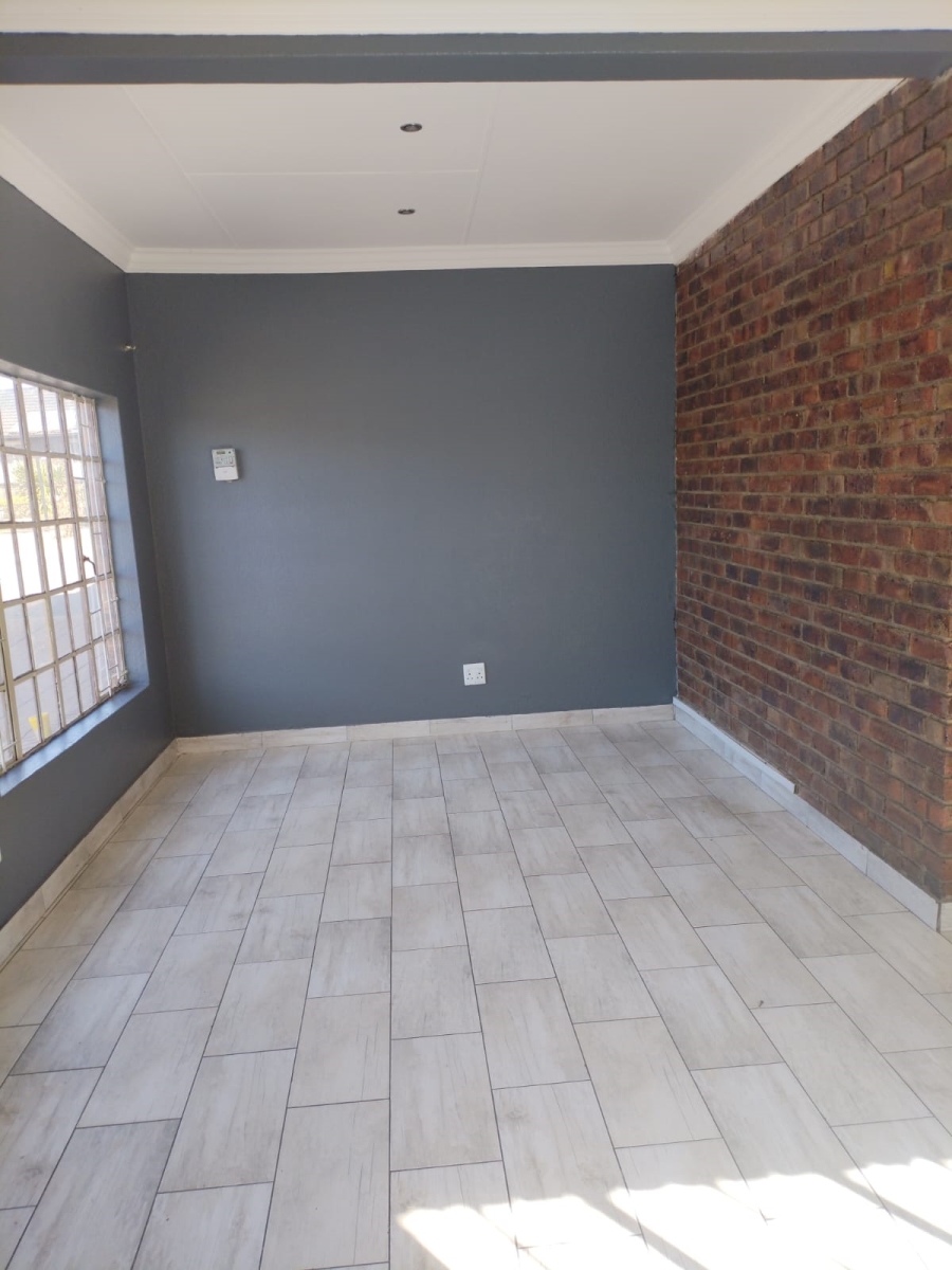 To Let 2 Bedroom Property for Rent in Elandspark Gauteng
