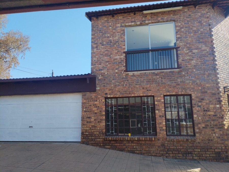 To Let 2 Bedroom Property for Rent in Elandspark Gauteng