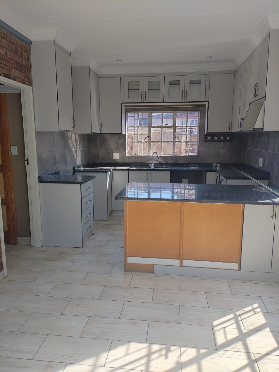 To Let 2 Bedroom Property for Rent in Elandspark Gauteng