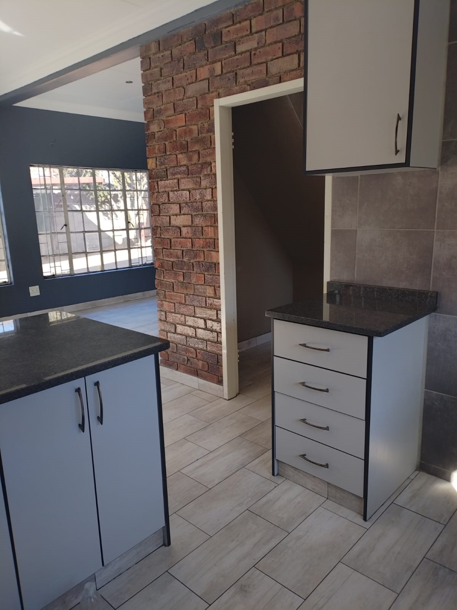 To Let 2 Bedroom Property for Rent in Elandspark Gauteng