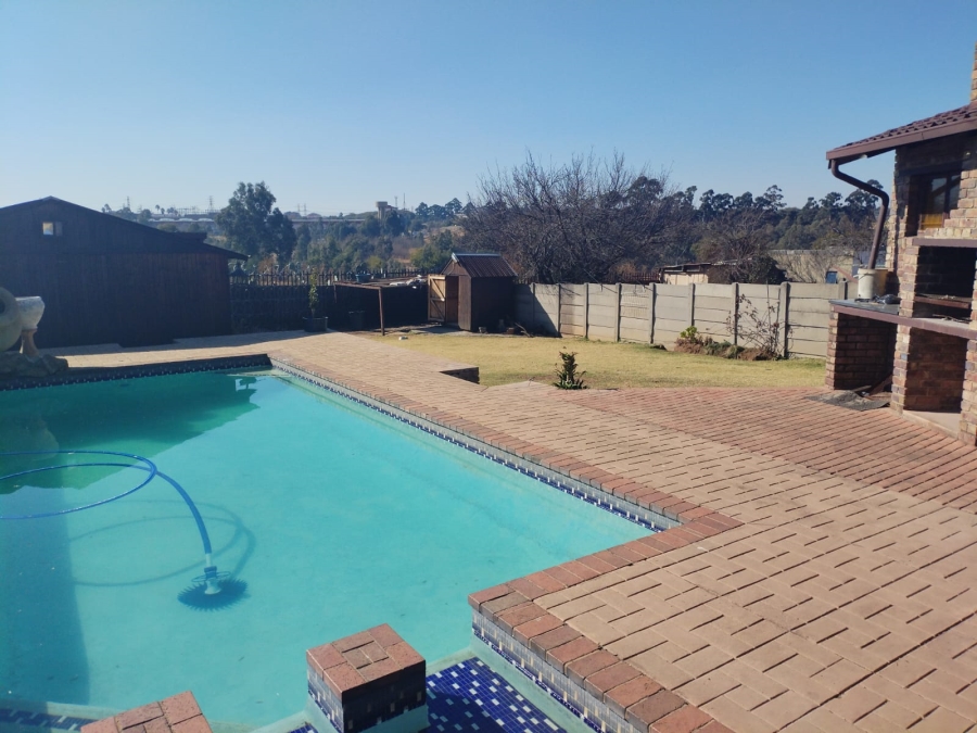 To Let 2 Bedroom Property for Rent in Elandspark Gauteng