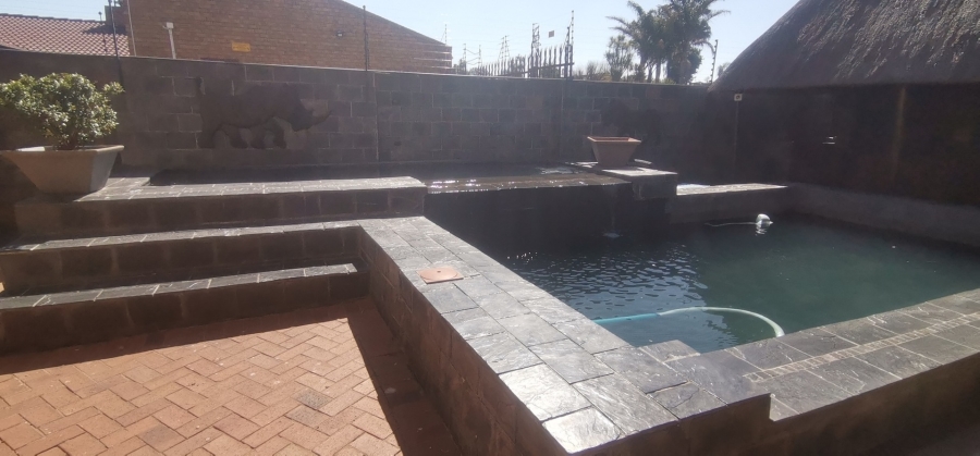 4 Bedroom Property for Sale in Kenleaf Gauteng