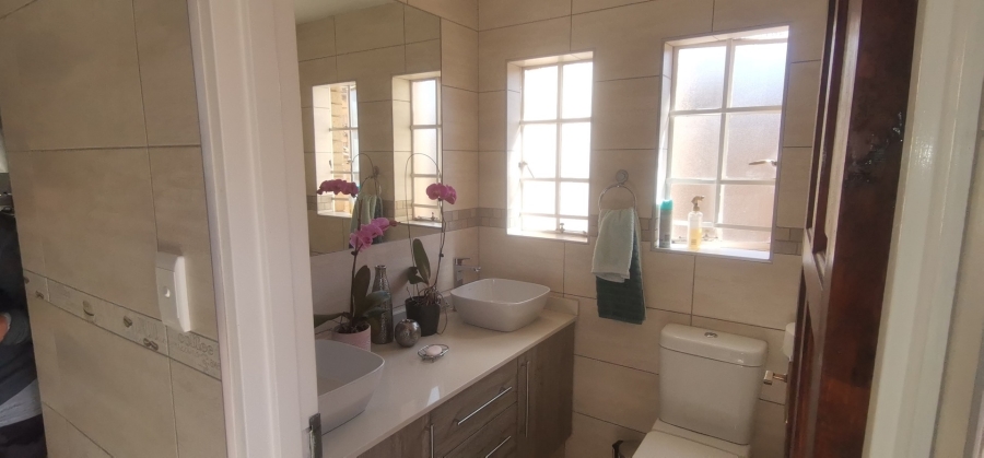 4 Bedroom Property for Sale in Kenleaf Gauteng