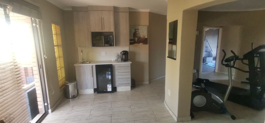 4 Bedroom Property for Sale in Kenleaf Gauteng
