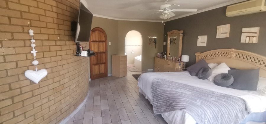 4 Bedroom Property for Sale in Kenleaf Gauteng