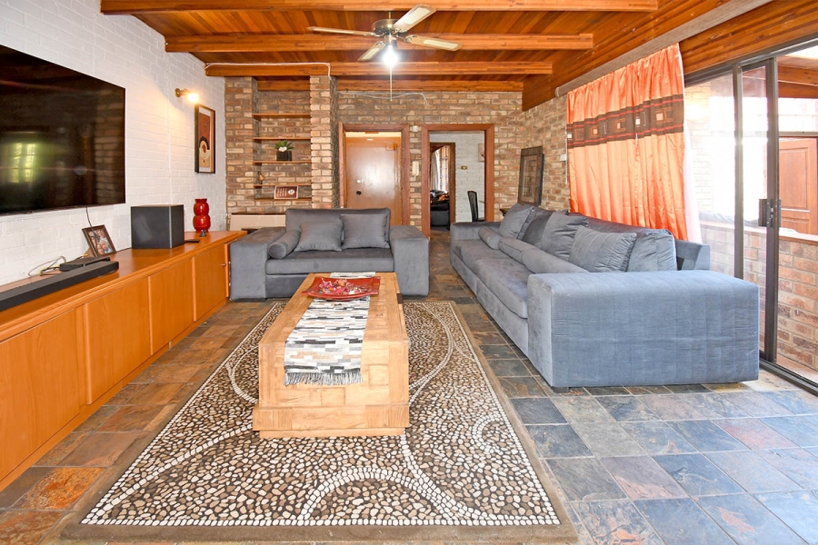 3 Bedroom Property for Sale in Woodmead Gauteng