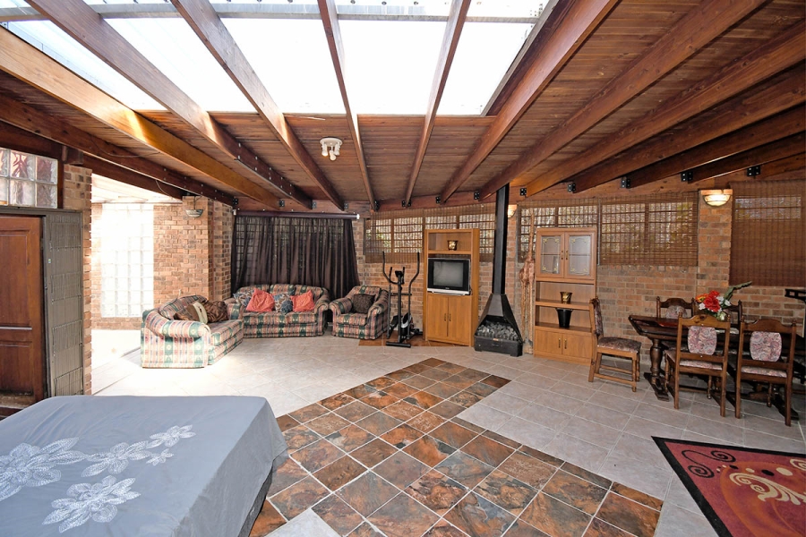 3 Bedroom Property for Sale in Woodmead Gauteng