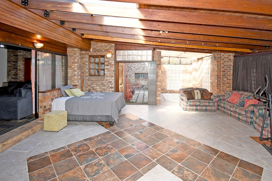 3 Bedroom Property for Sale in Woodmead Gauteng