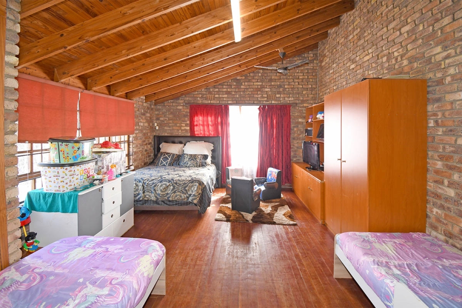 3 Bedroom Property for Sale in Woodmead Gauteng
