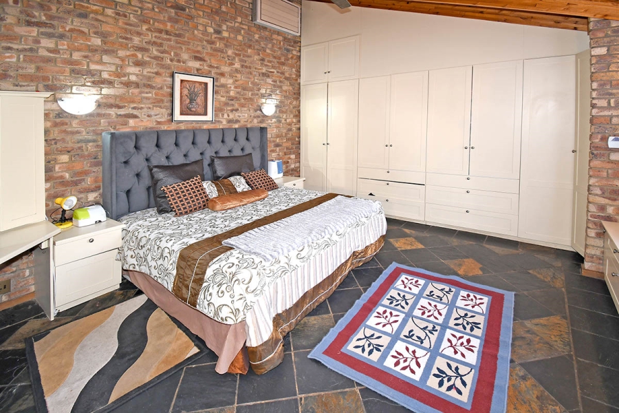 3 Bedroom Property for Sale in Woodmead Gauteng