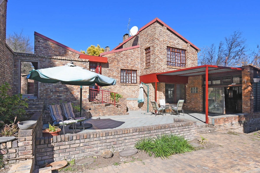 3 Bedroom Property for Sale in Woodmead Gauteng
