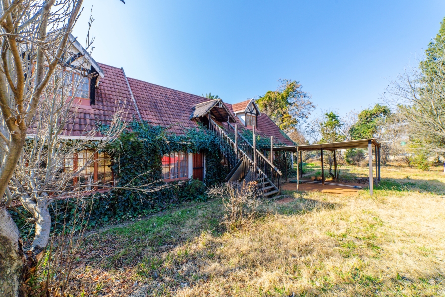 5 Bedroom Property for Sale in Glen Austin Gauteng
