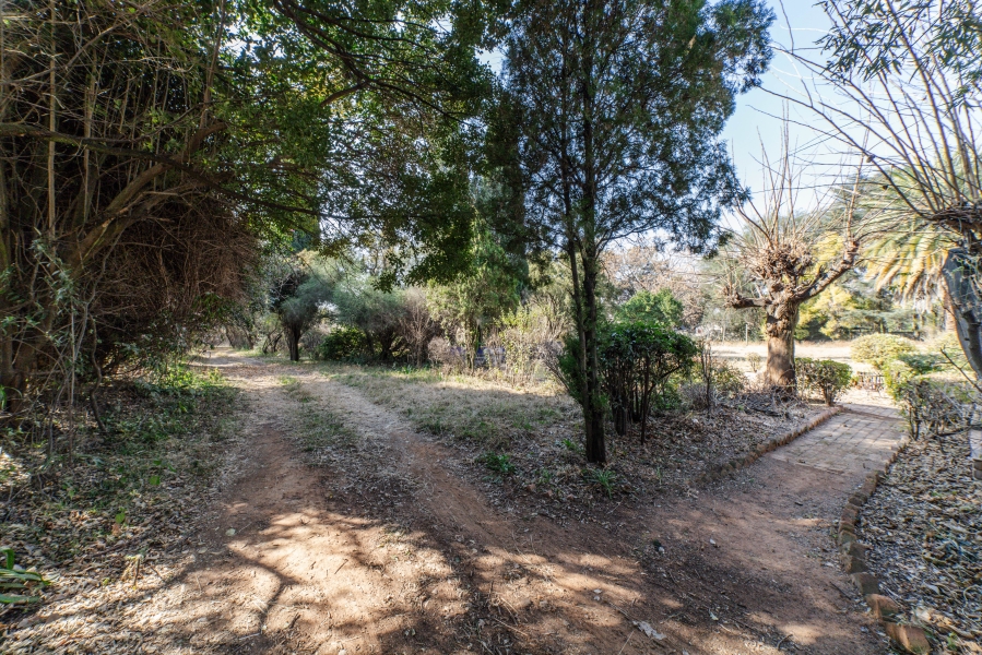 5 Bedroom Property for Sale in Glen Austin Gauteng