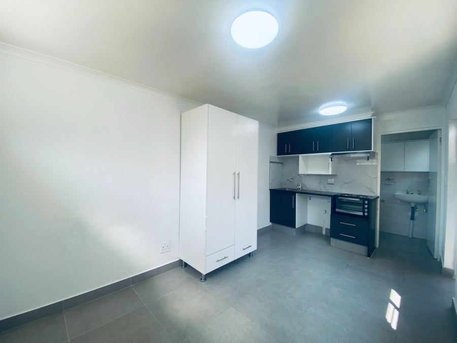 To Let 1 Bedroom Property for Rent in Magaliessig Gauteng
