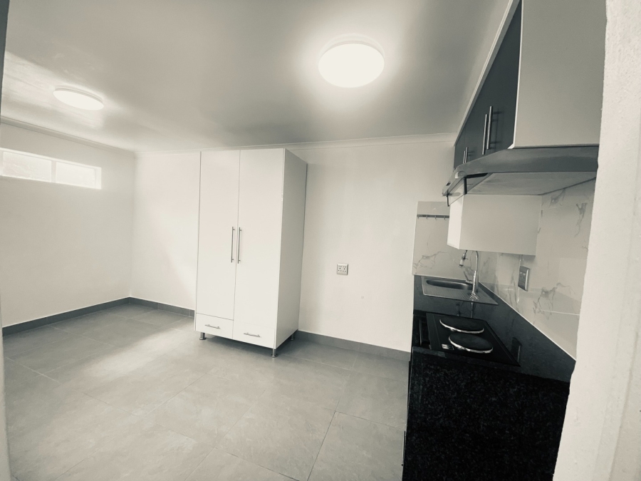 To Let 1 Bedroom Property for Rent in Magaliessig Gauteng