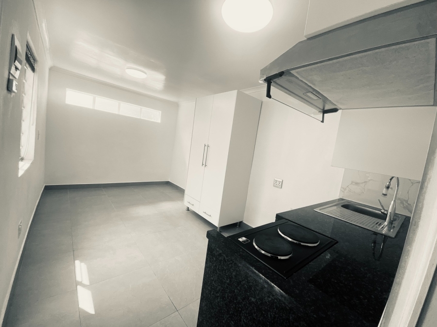 To Let 1 Bedroom Property for Rent in Magaliessig Gauteng