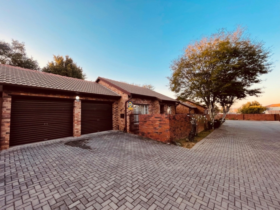 3 Bedroom Property for Sale in Noordwyk Gauteng
