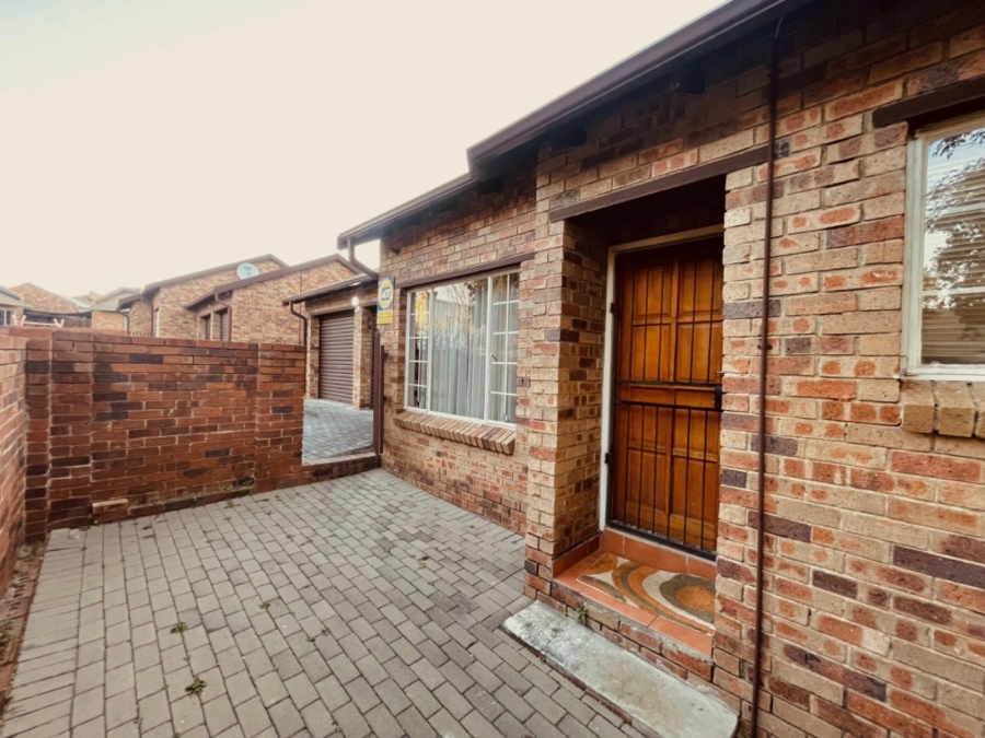 3 Bedroom Property for Sale in Noordwyk Gauteng