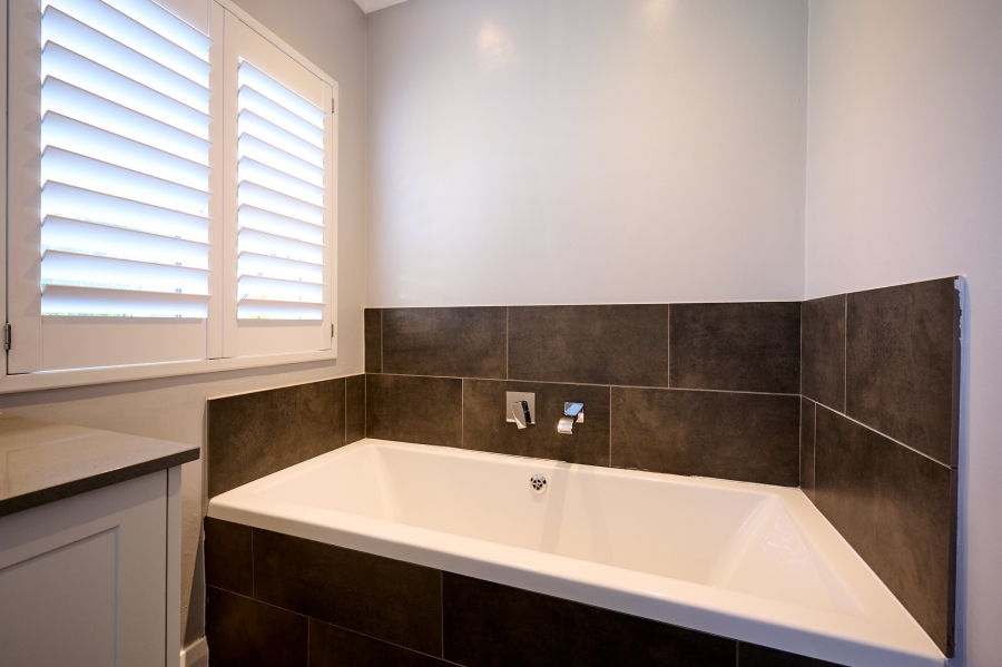 4 Bedroom Property for Sale in Waterfall Country Village Gauteng