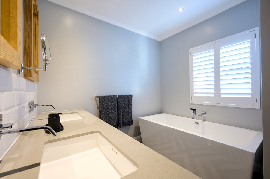 4 Bedroom Property for Sale in Waterfall Country Village Gauteng