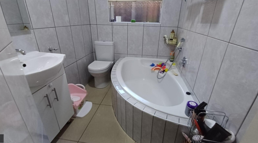 3 Bedroom Property for Sale in South Crest Gauteng