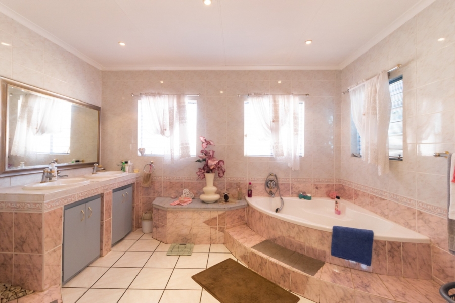 4 Bedroom Property for Sale in Sunward Park Gauteng