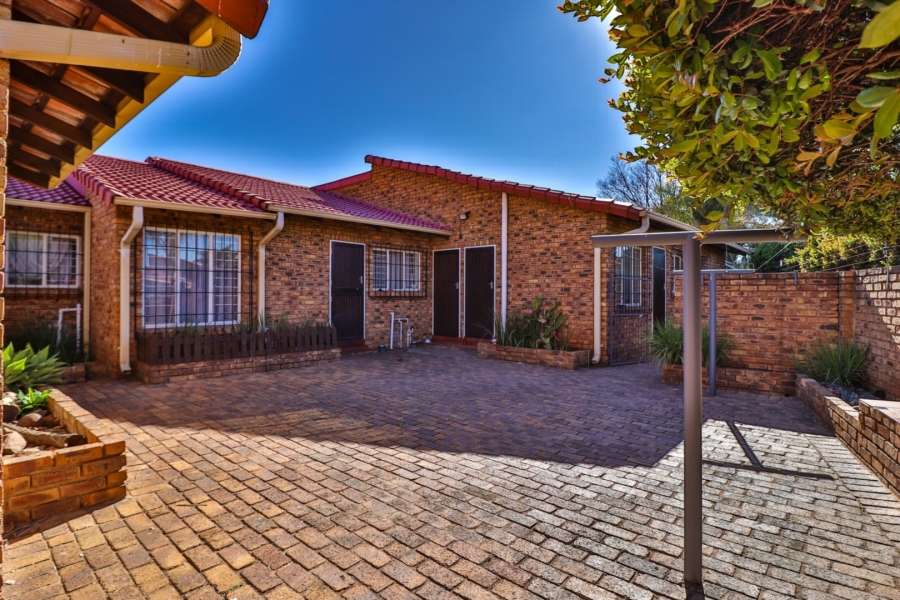 4 Bedroom Property for Sale in Sunward Park Gauteng