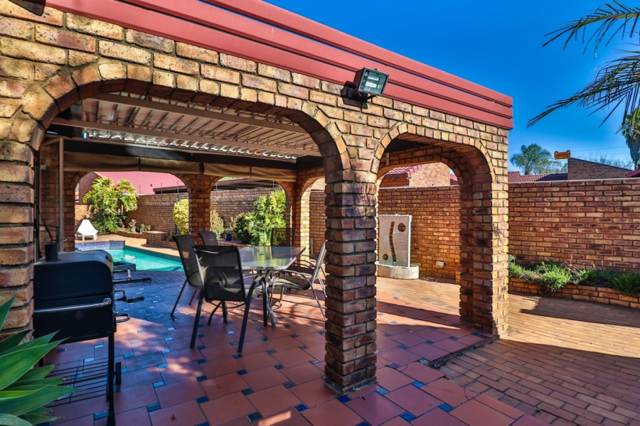 4 Bedroom Property for Sale in Sunward Park Gauteng