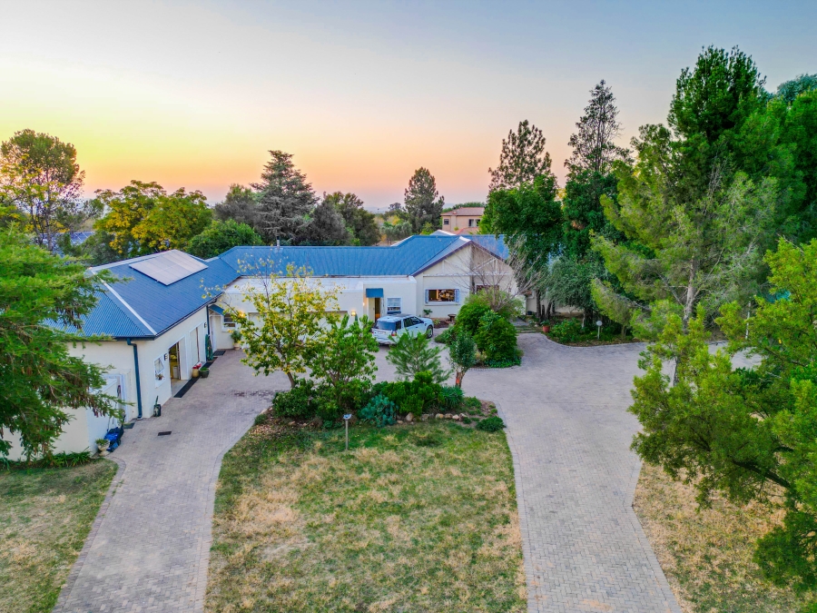 To Let 5 Bedroom Property for Rent in Chartwell Gauteng
