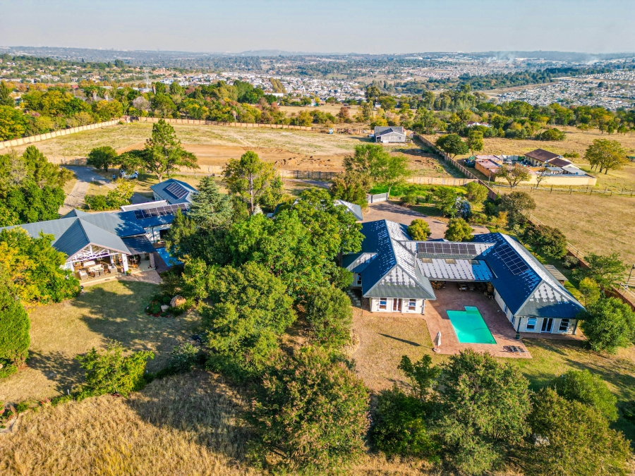 To Let 5 Bedroom Property for Rent in Chartwell Gauteng