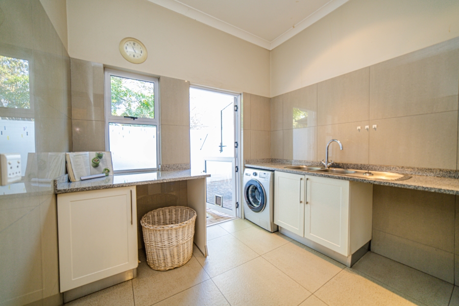 To Let 5 Bedroom Property for Rent in Chartwell Gauteng