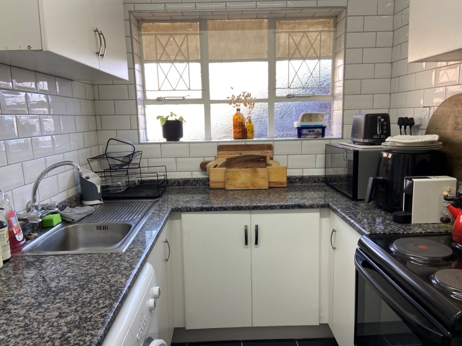 To Let 1 Bedroom Property for Rent in Linden Gauteng