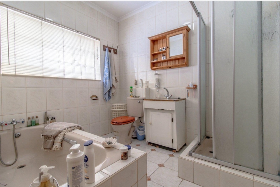 3 Bedroom Property for Sale in Mondeor Gauteng