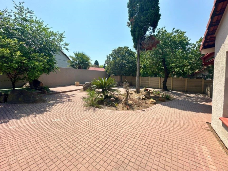 3 Bedroom Property for Sale in Mulbarton Gauteng