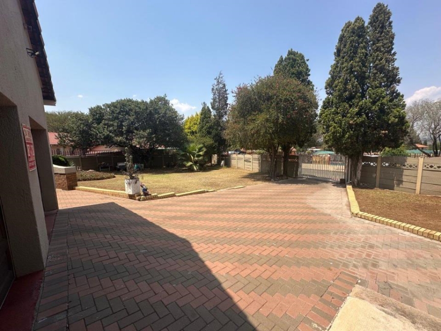 3 Bedroom Property for Sale in Mulbarton Gauteng