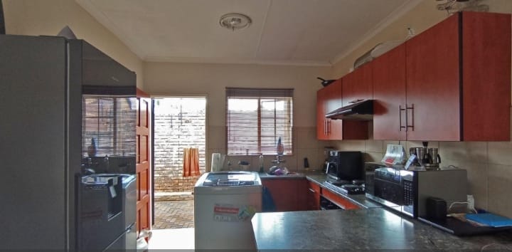 2 Bedroom Property for Sale in The Orchards Gauteng