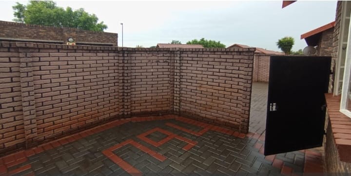2 Bedroom Property for Sale in The Orchards Gauteng