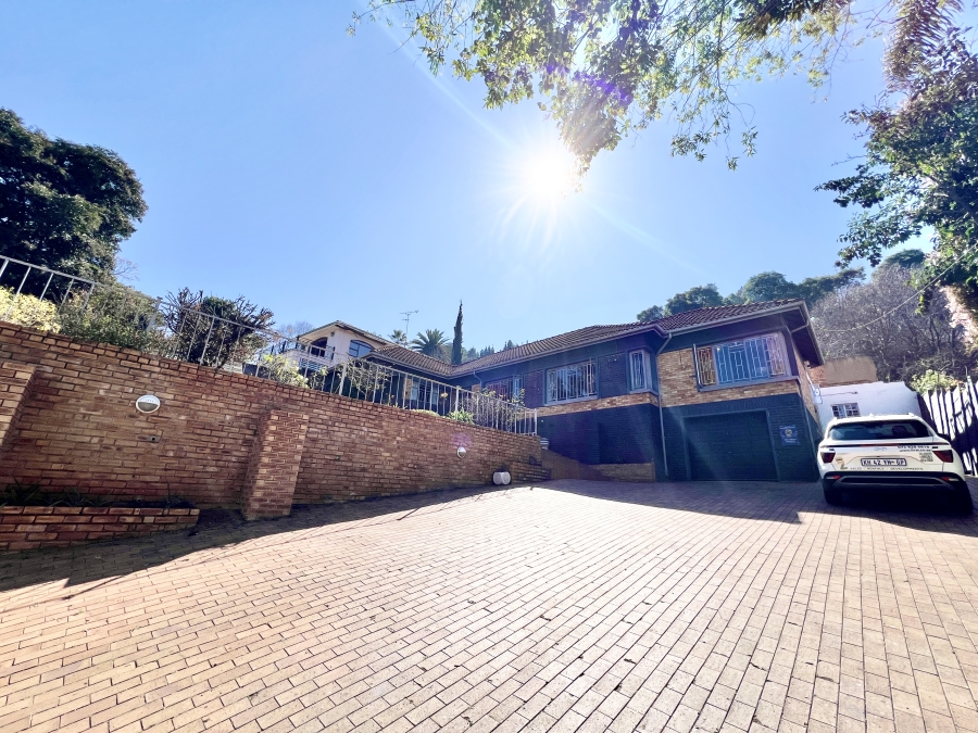 4 Bedroom Property for Sale in Cyrildene Gauteng