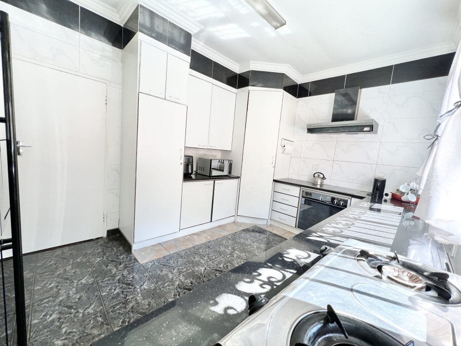 4 Bedroom Property for Sale in Cyrildene Gauteng