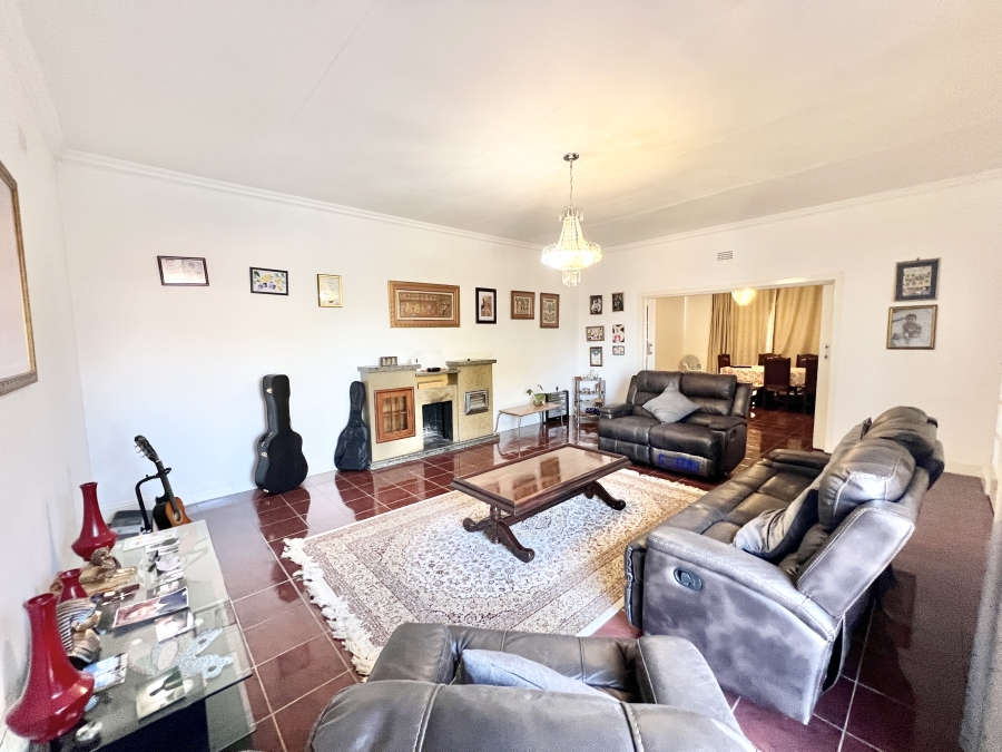 4 Bedroom Property for Sale in Cyrildene Gauteng