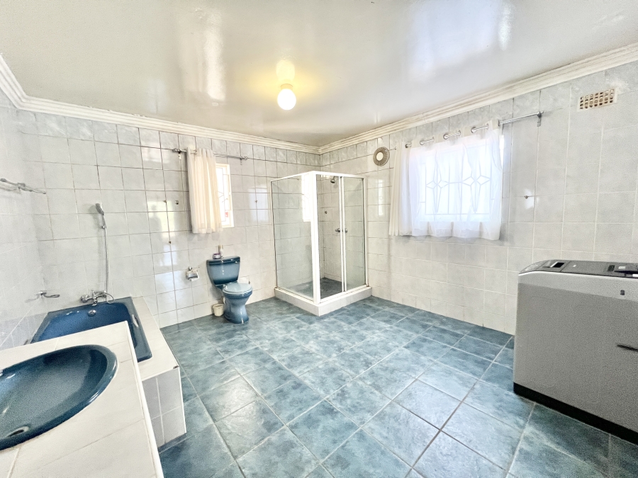 4 Bedroom Property for Sale in Cyrildene Gauteng