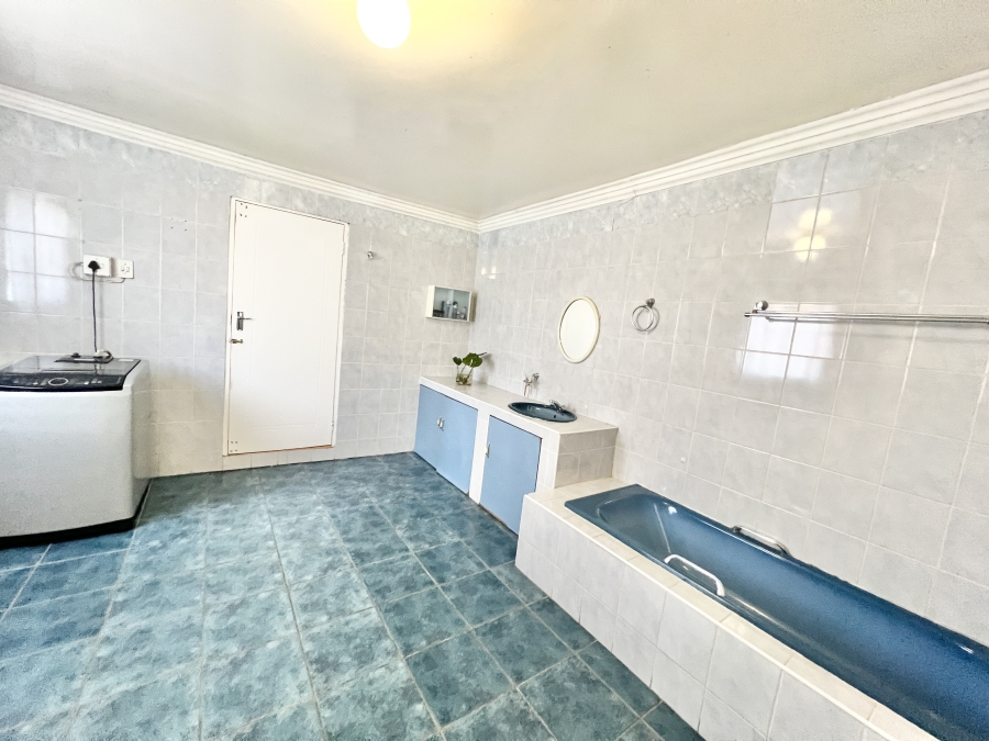 4 Bedroom Property for Sale in Cyrildene Gauteng