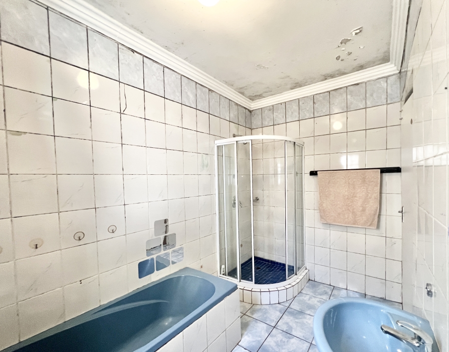4 Bedroom Property for Sale in Cyrildene Gauteng