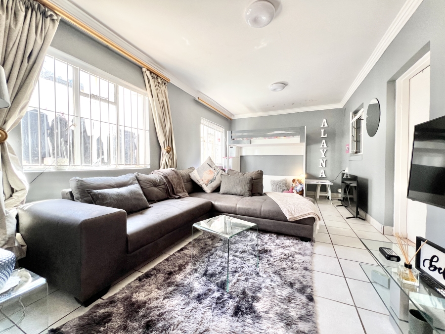 4 Bedroom Property for Sale in Cyrildene Gauteng