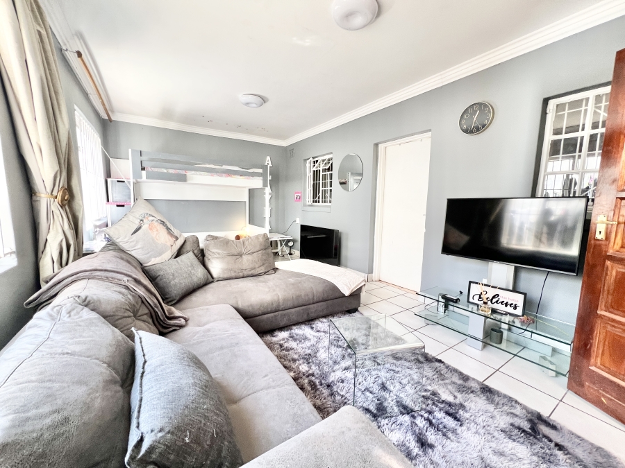 4 Bedroom Property for Sale in Cyrildene Gauteng