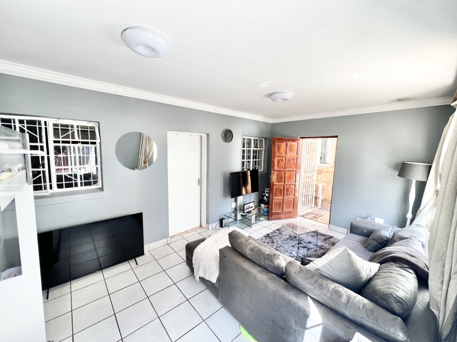 4 Bedroom Property for Sale in Cyrildene Gauteng