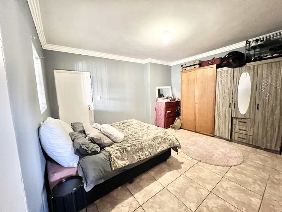 4 Bedroom Property for Sale in Cyrildene Gauteng